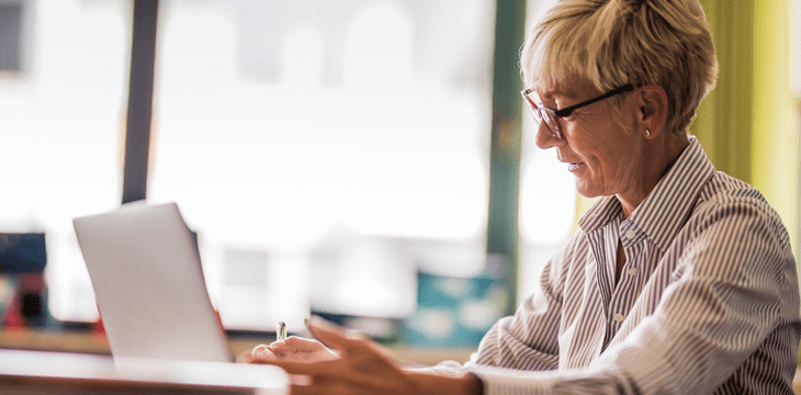 Adult indoors learning on computer