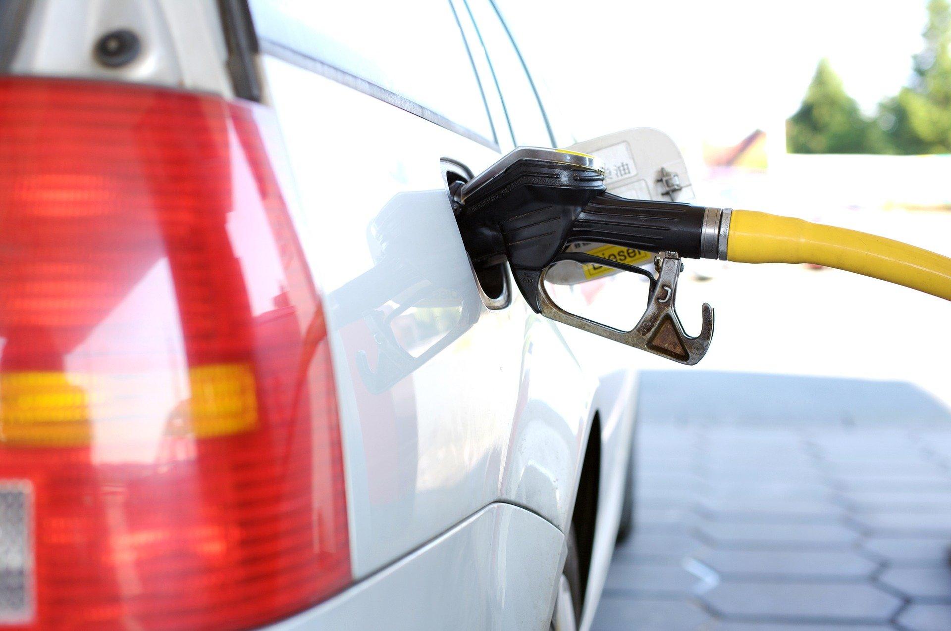 Gas pump refueling a car