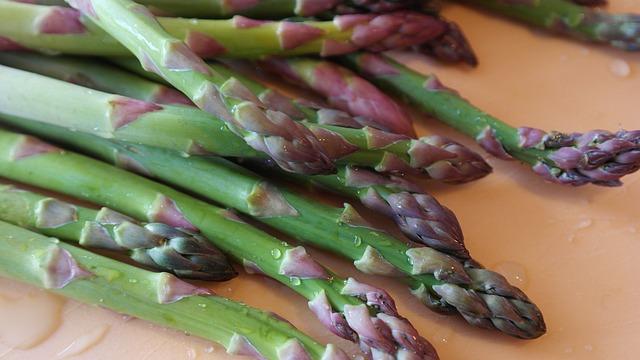 a bunch of asparagus spears
